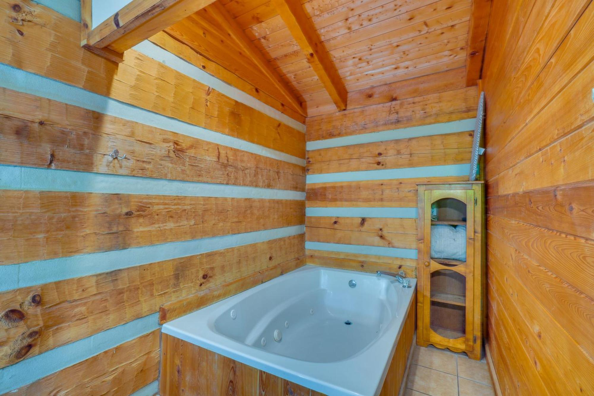 Gatlinburg Cabin With Hot Tub About 6 Mi To Downtown! エクステリア 写真