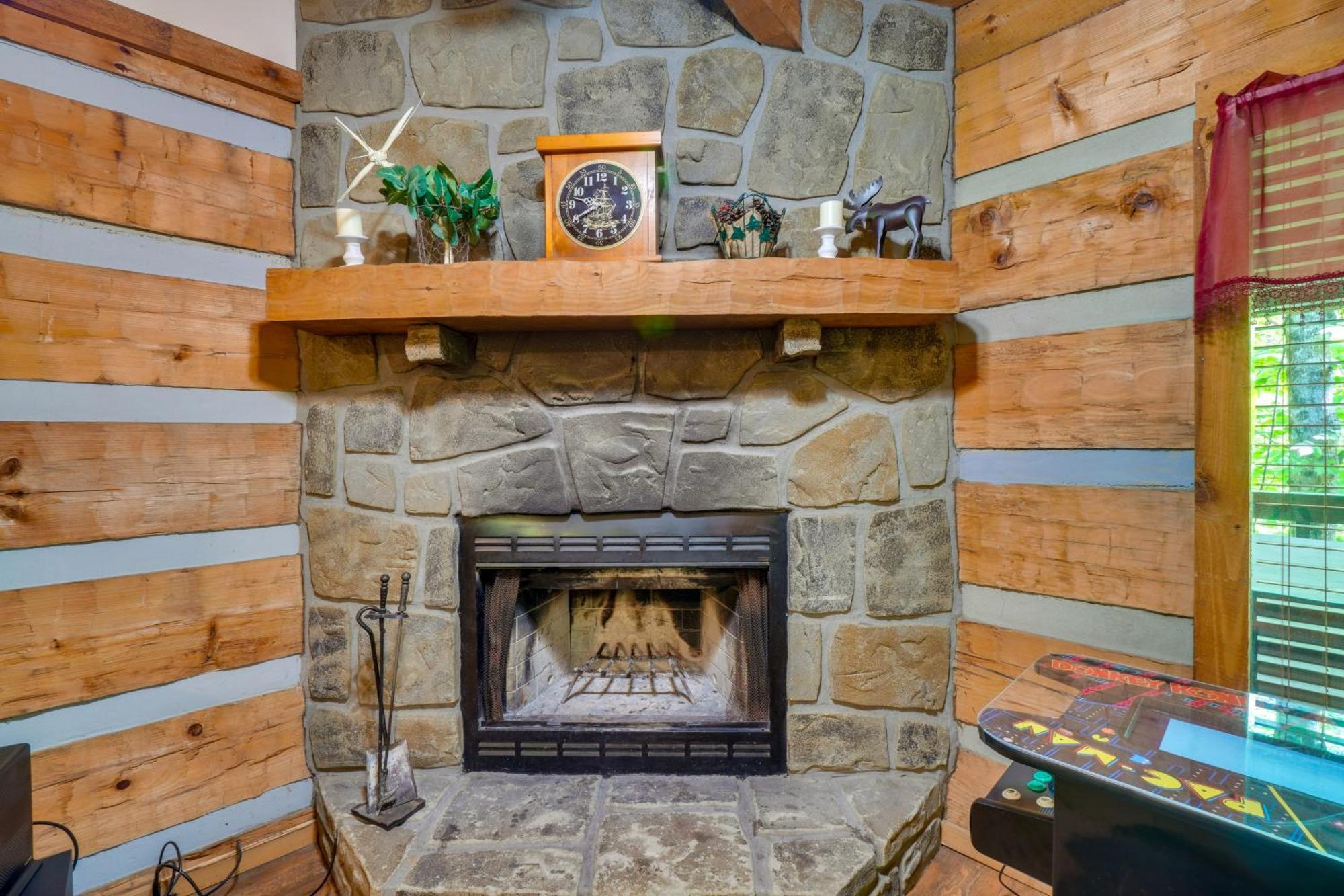 Gatlinburg Cabin With Hot Tub About 6 Mi To Downtown! エクステリア 写真